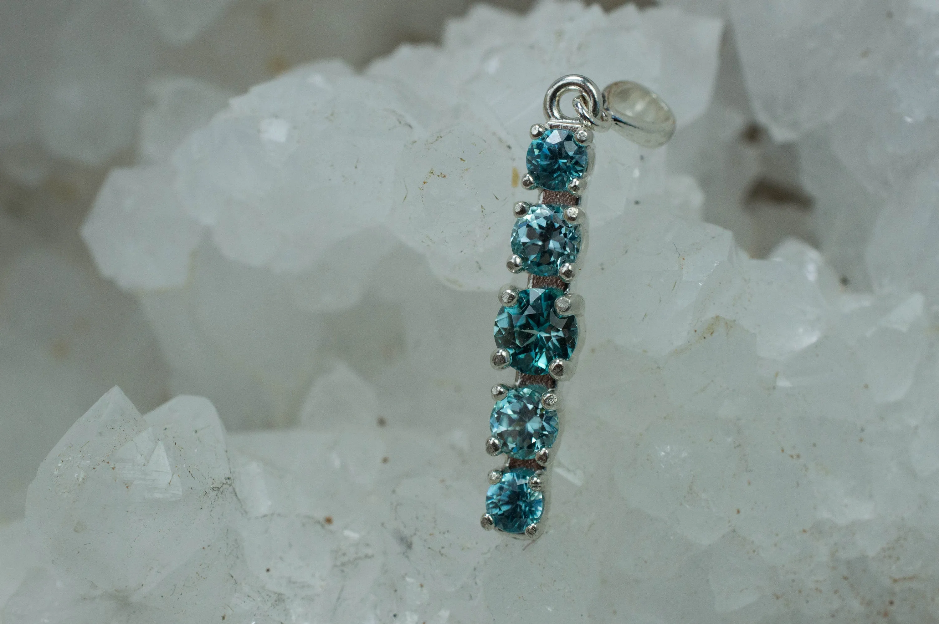 Blue Zircon Pendant, Genuine Cambodia Zircon; 2.155cts