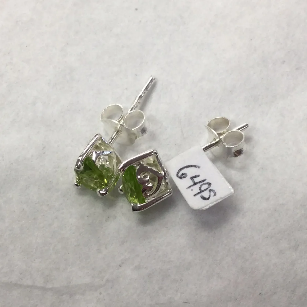 Peridot drop shape stud Earrings