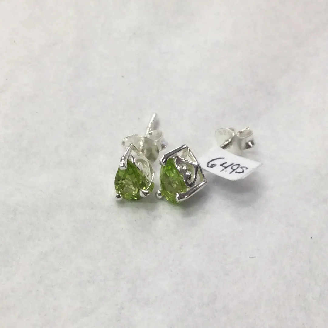 Peridot drop shape stud Earrings