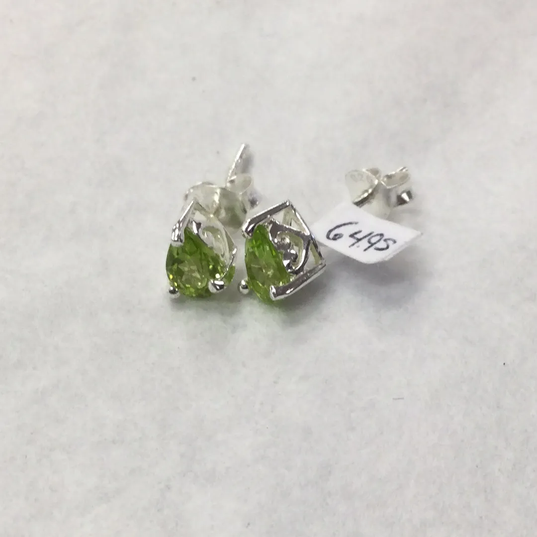 Peridot drop shape stud Earrings
